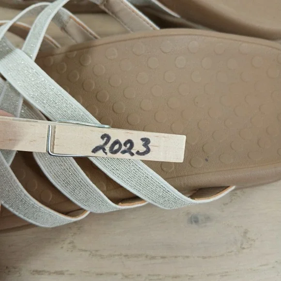 Vionic Sandals Women 11 Beige Leather Strappy Thong Slide Comfort Summer - Picture 7 of 7